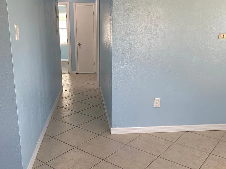 305 S Lakewood Dr — Photo 11