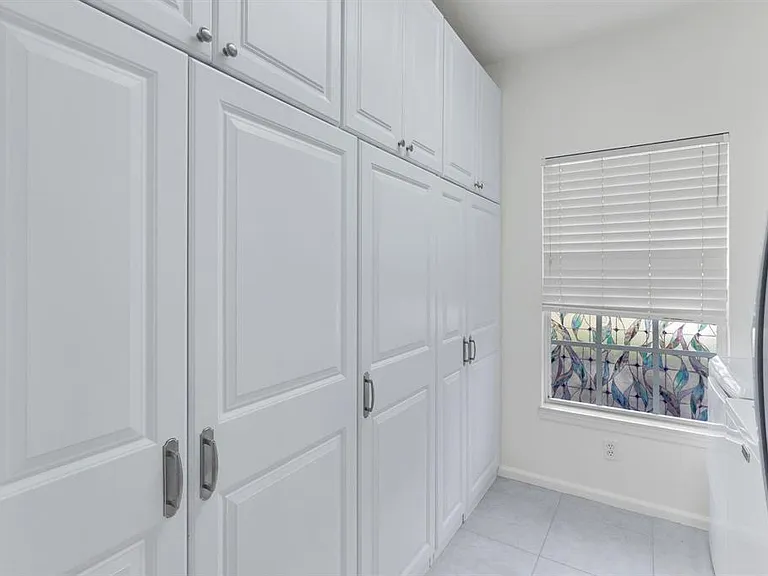 7334 Pine Creek Way — Photo 20