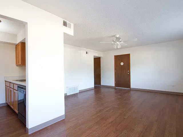 Southwinds Apartments — Photo 2
