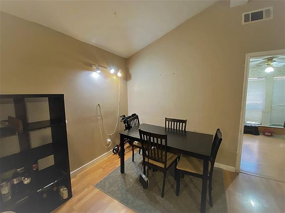 5th image of 813 Hillsdale Dr