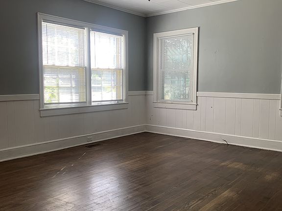 3rd image of 1105 N Charlotte Ave