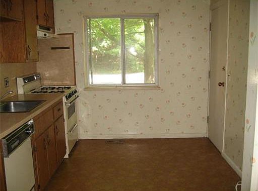 4th image of 37 Bayberry Dr APT 1