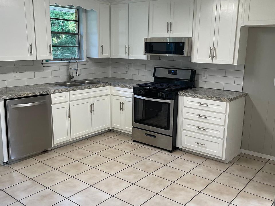 2nd image of 637 Japonica Rd