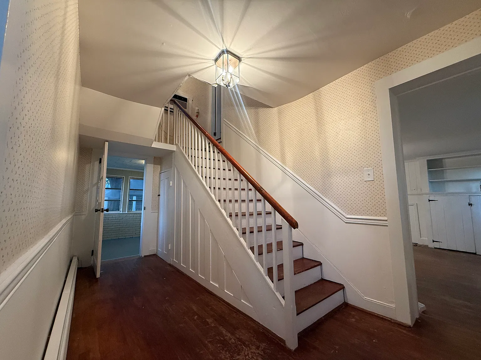 3 bed, 2600 sqft, $2,200 — Photo 2