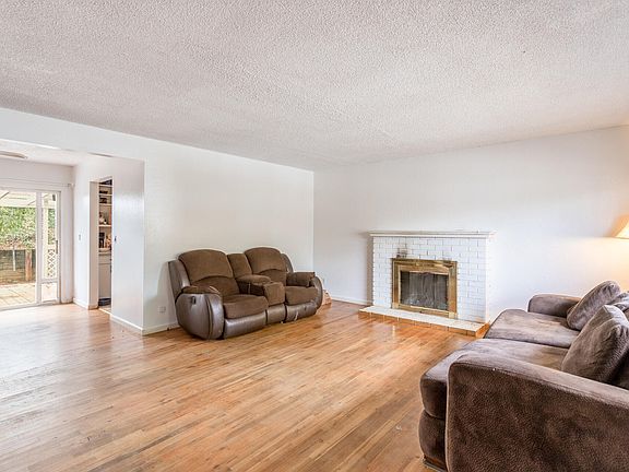 4th image of 4412 Vallecito St