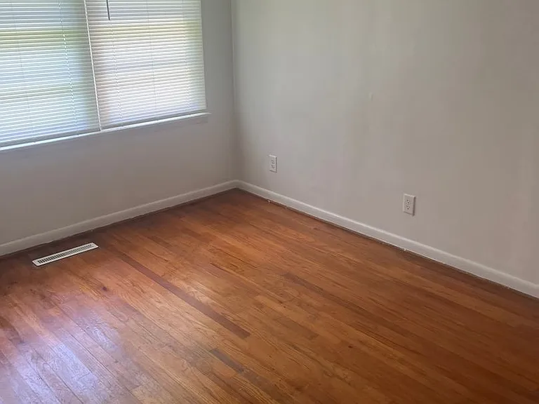 1016 Alan Ave — Photo 7