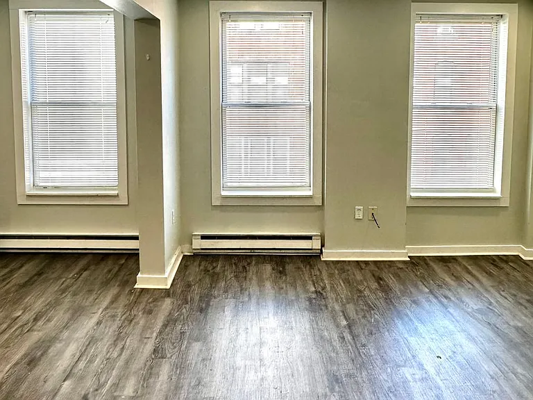 76 Franklin St — Photo 10