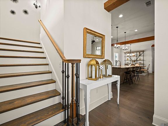 3rd image of 556 Glenthorne Dr