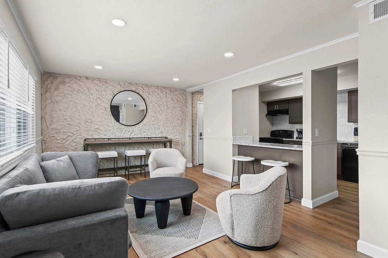 2 bed, 1.0 bath, 990 sqft, $2,423 — Photo 1