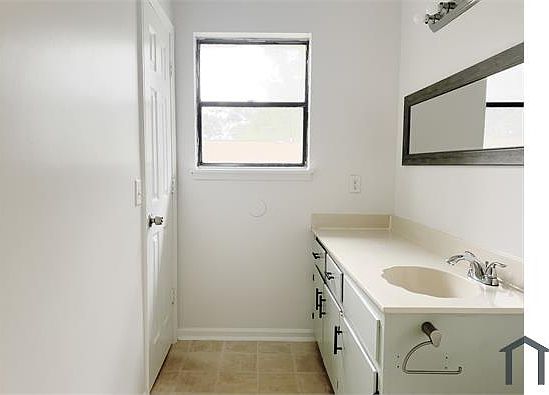 5th image of 1299 Knoll Ct NW
