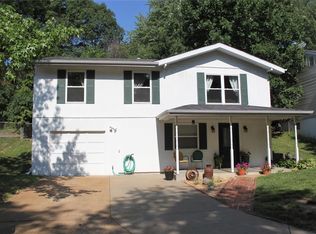 2525 Woburn Dr, High Ridge, MO 63049