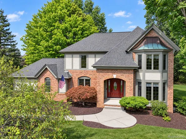 39202 Point Ct, Farmington Hills, MI 48331