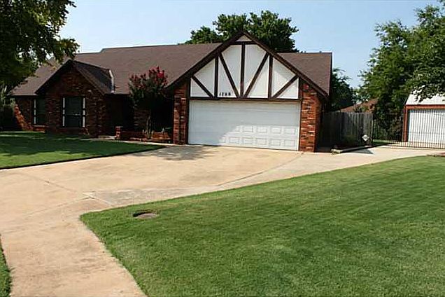 1st image of 1708 Eastwood Cir