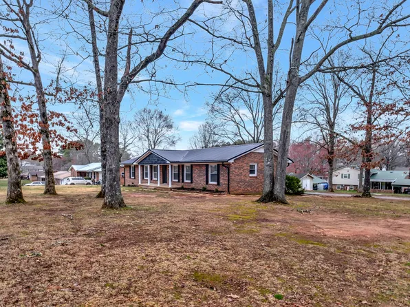 1700 Whippoorwill Dr, Lawrenceburg, TN 38464