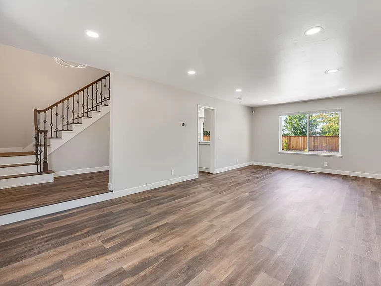 3147 Shriver Dr — Photo 4