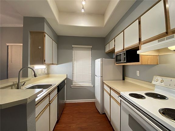 2nd image of 6000 Shepherd Mountain Cv Unit 307
