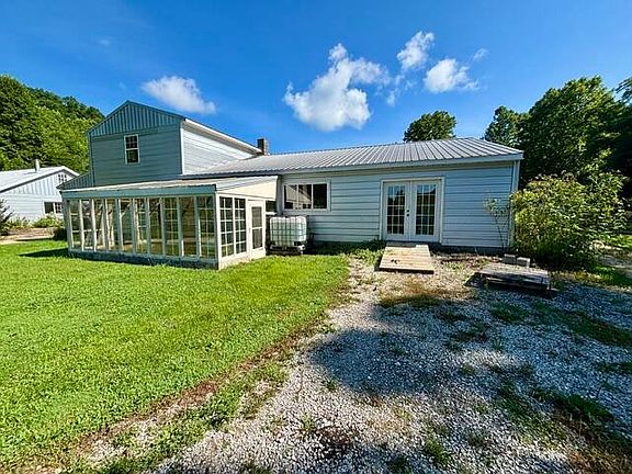 2nd image of 305 Pond Lick Rd