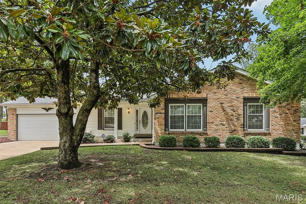 15647 Cedarmill Dr, Chesterfield, MO 63017 | Zillow