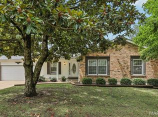 15647 Cedarmill Dr, Chesterfield, MO