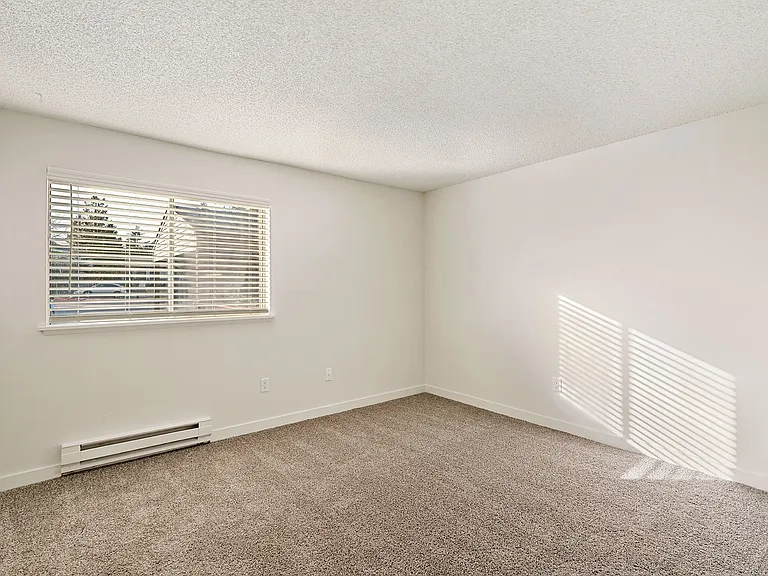 Pointe East — Photo 35