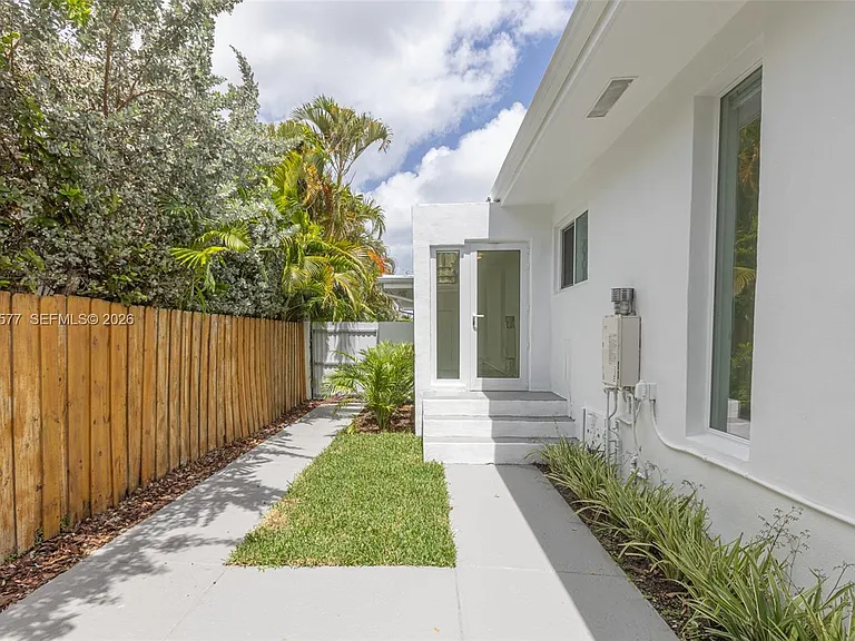 1690 Daytonia Rd — Photo 80