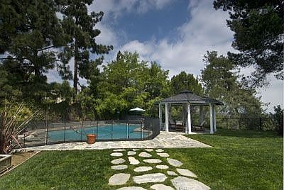 2nd image of 1400 Cresthaven Dr