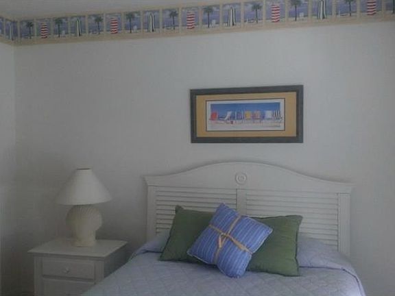 3rd image of 310 Lynbrook Cir Unit 101