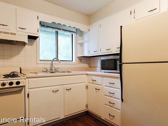 4th image of 715 S Brittain Ave #7925100