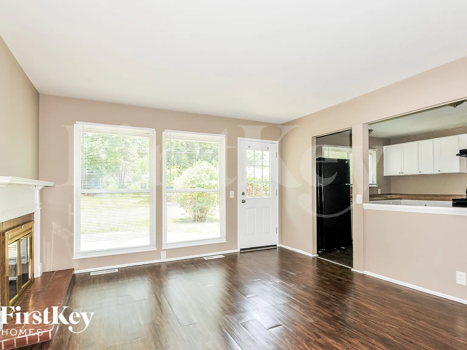 3 bed, 2.0 bath, 1380 sqft, $2,145 — Photo 3