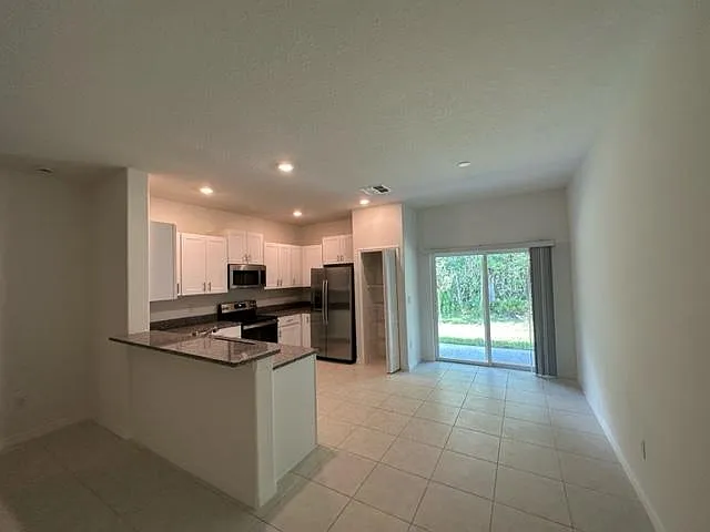 3 bed, 2.5 bath, 1634 sqft, $1,950 — Photo 3