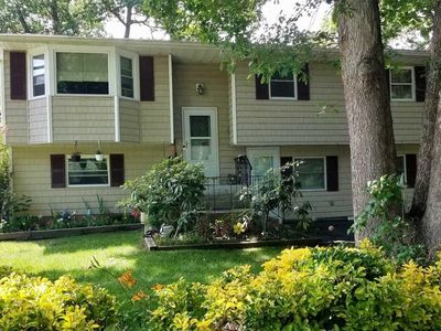 272 Lake Dr, East Patchogue, NY, 11772
