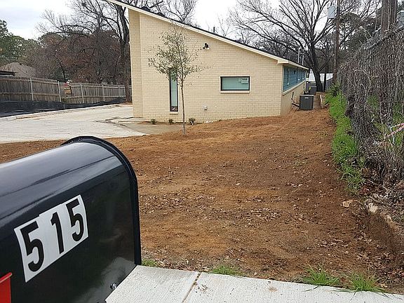 2nd image of 515 Oakwood Ln