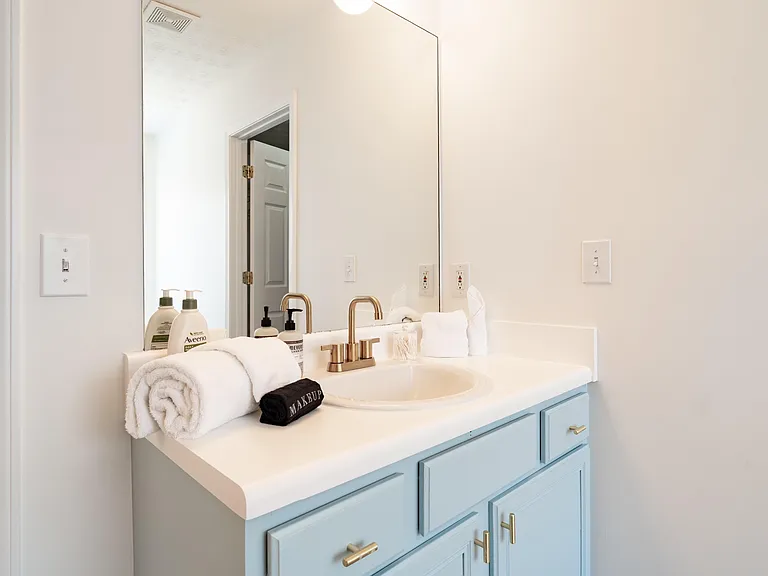 Huge Private Bathroom in King Bedroom