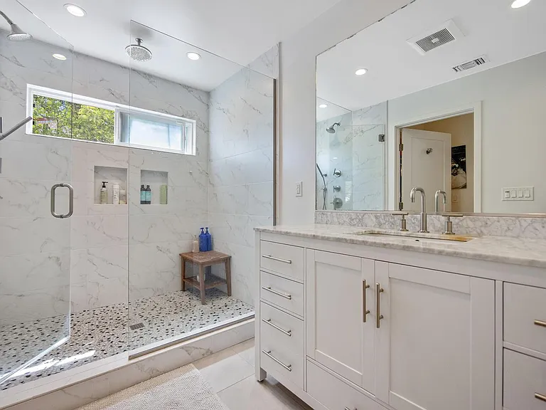 23350 Aetna St — Photo 18