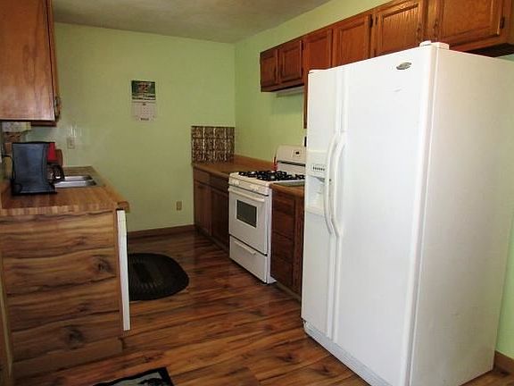 4th image of 15 Lori Dr