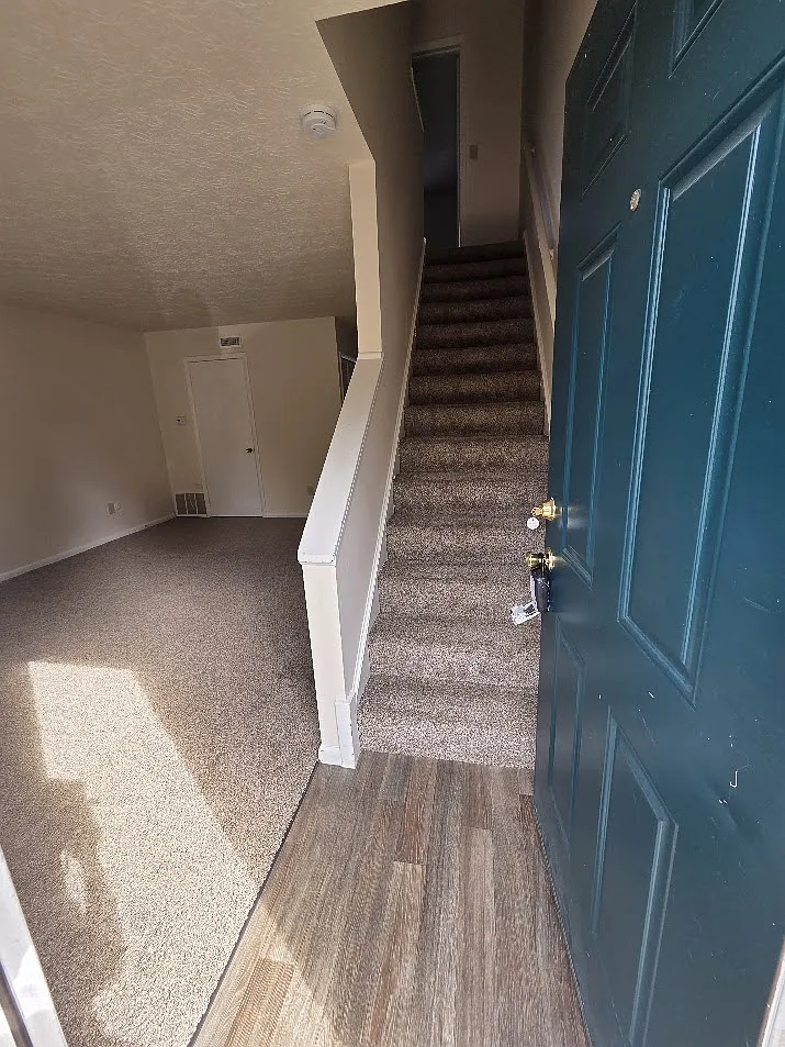 2 bed, 960 sqft, $1,200 — Photo 1