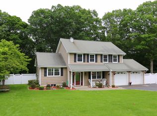 32 McNair Dr, Mahopac, NY 10541