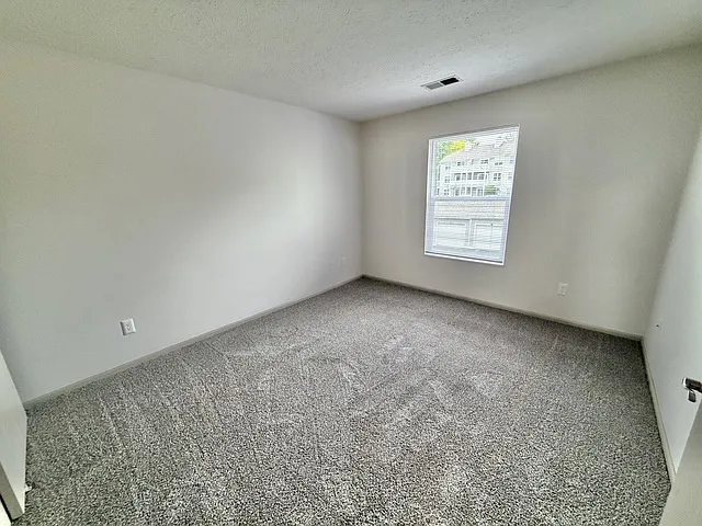 Royal Oaks Apartments — Photo 54