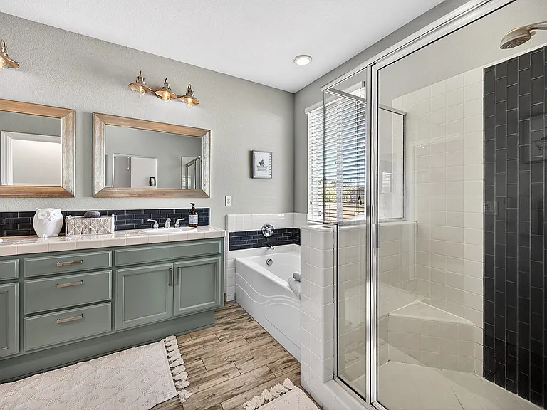 390 Caravaggio Cir — Photo 63