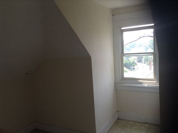 5th image of 223 Forest Ave