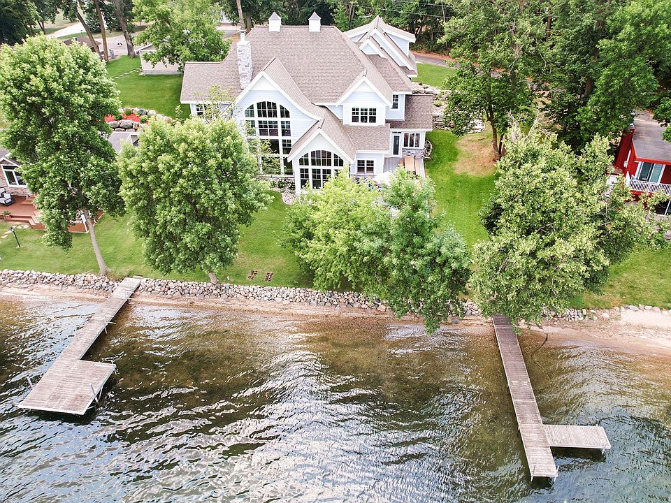 1st image of 22195 Broadwater Dr