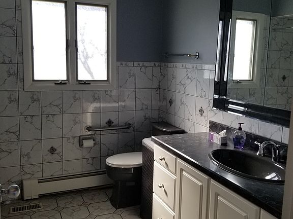 5th image of 129 E North Ave
