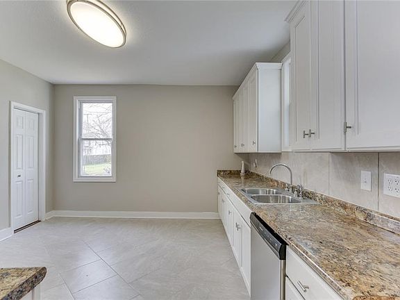 2nd image of 1820 Maple Ave