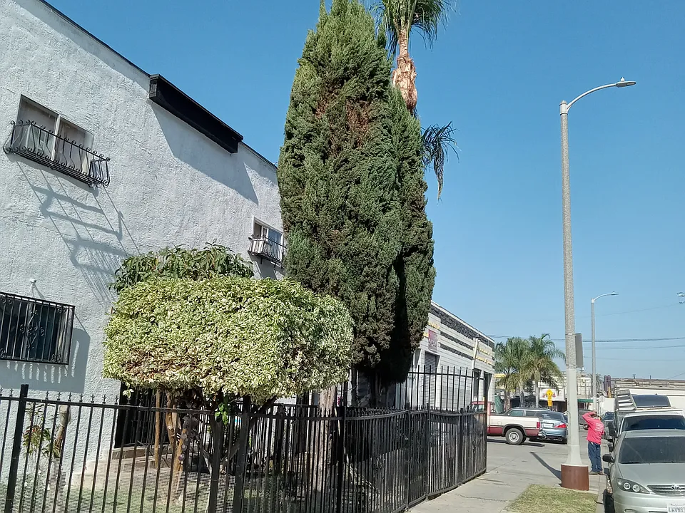 5855 S San Pedro St