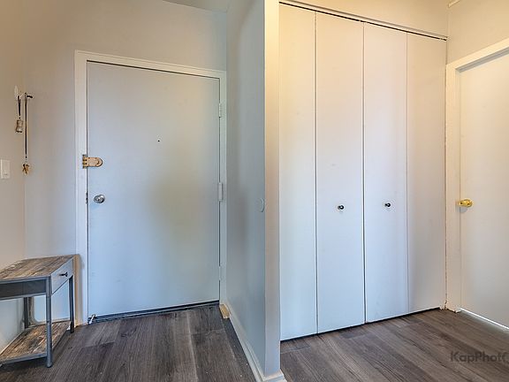 2nd image of 3021 S Michigan Ave Unit 102