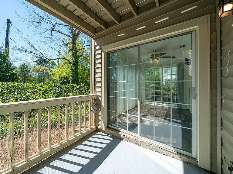 1318 Brockett Pl — Photo 18