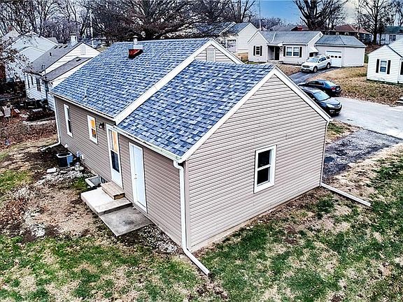 3rd image of 2201 Monterey Dr