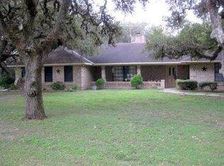 384 Garcitas Grv, Inez, TX 77968