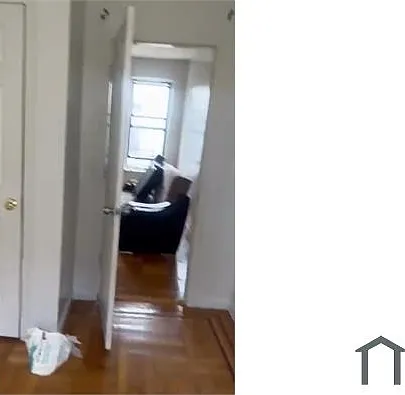 3 bed, 900 sqft, $3,532 — Photo 2