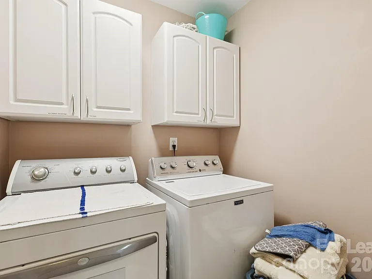 6037 Queens Walk Ct — Photo 24